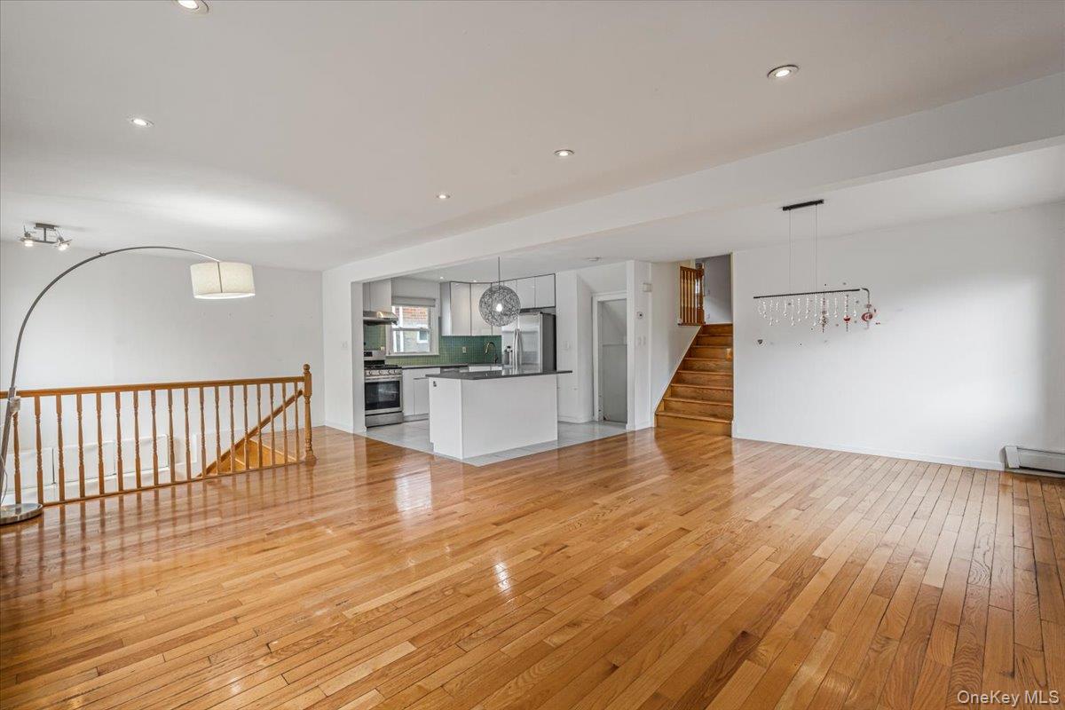 68-07 Little Neck Pkwy Parkway, Glen Oaks, NY 11004