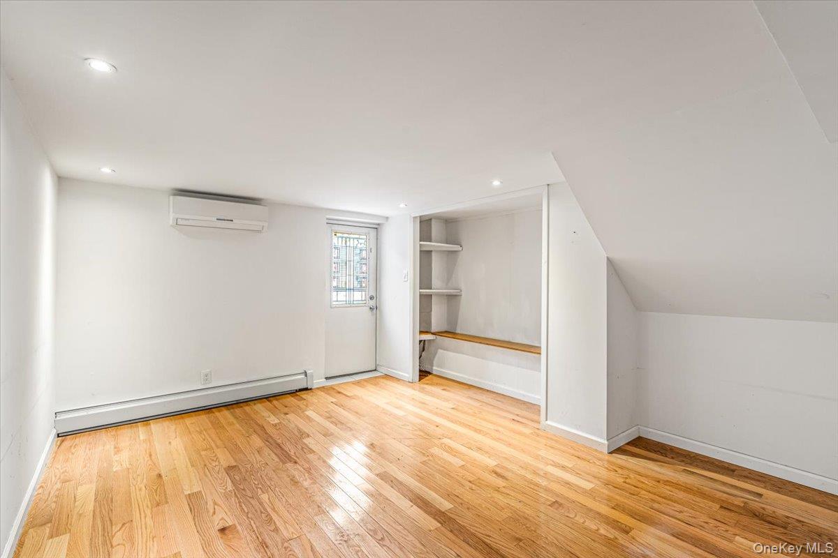 68-07 Little Neck Pkwy Parkway, Glen Oaks, NY 11004