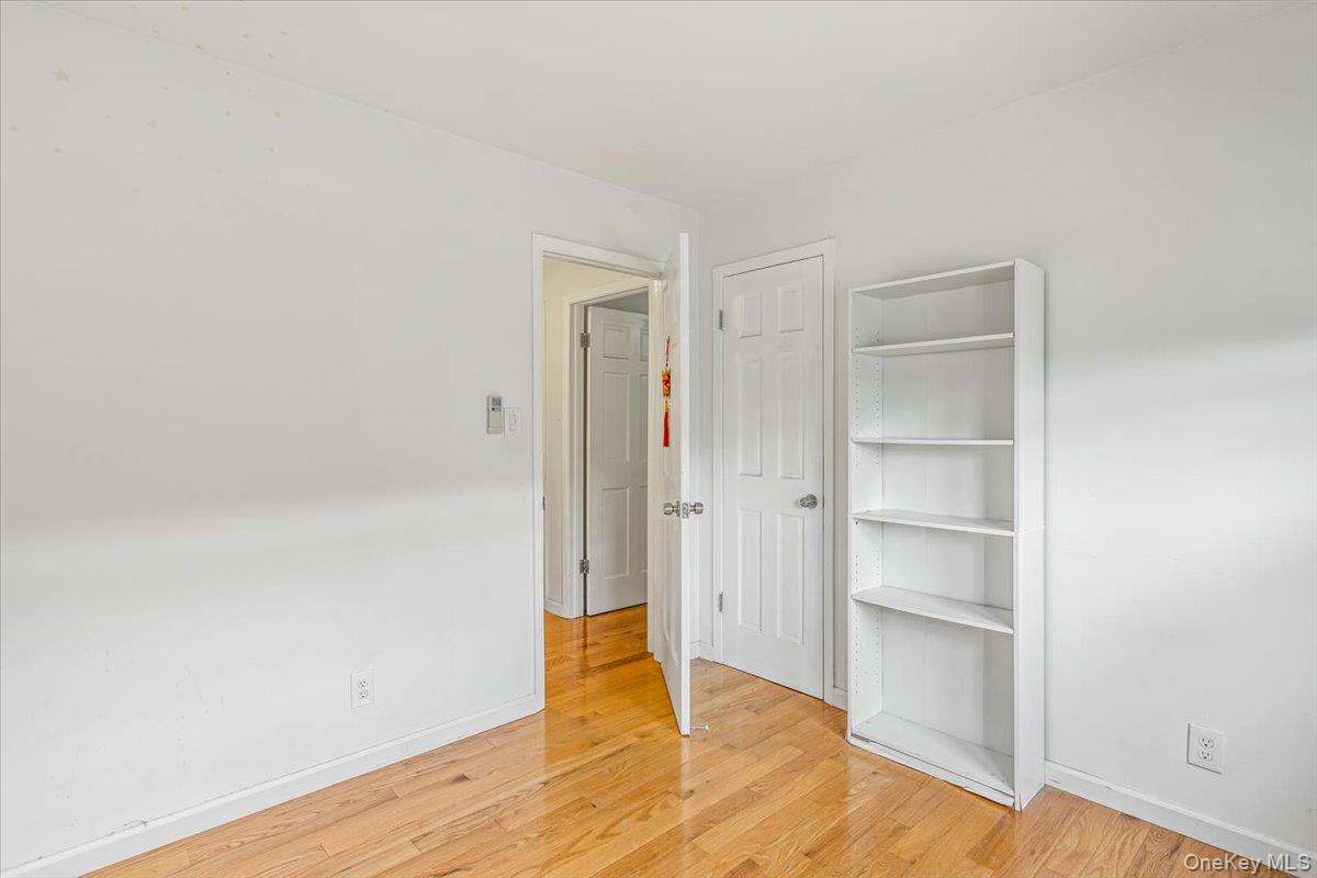 68-07 Little Neck Pkwy Parkway, Glen Oaks, NY 11004