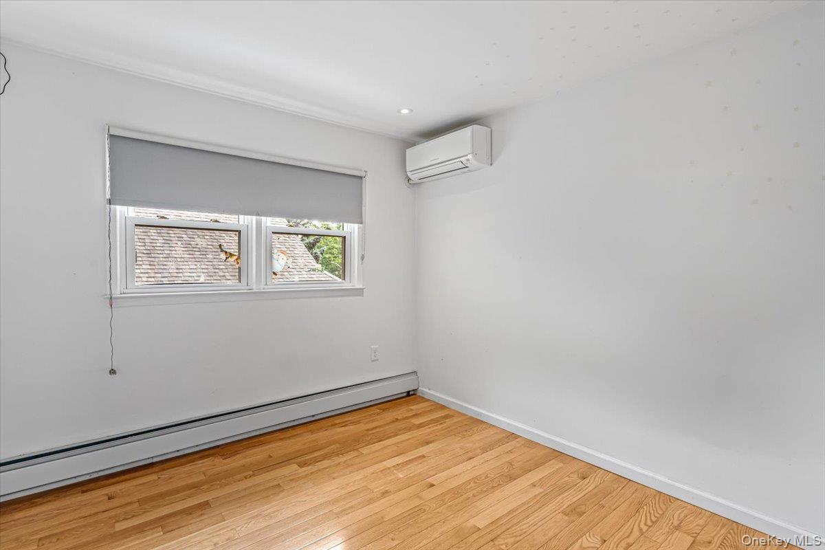 68-07 Little Neck Pkwy Parkway, Glen Oaks, NY 11004