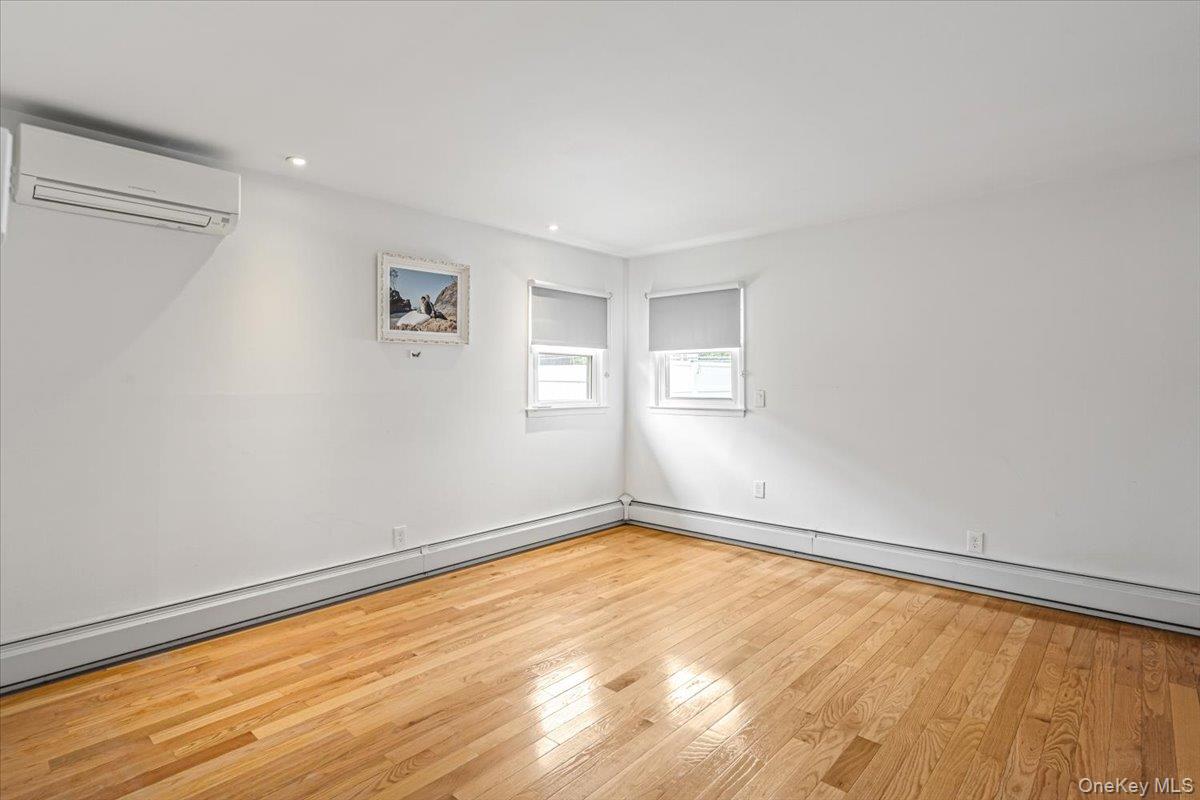 68-07 Little Neck Pkwy Parkway, Glen Oaks, NY 11004