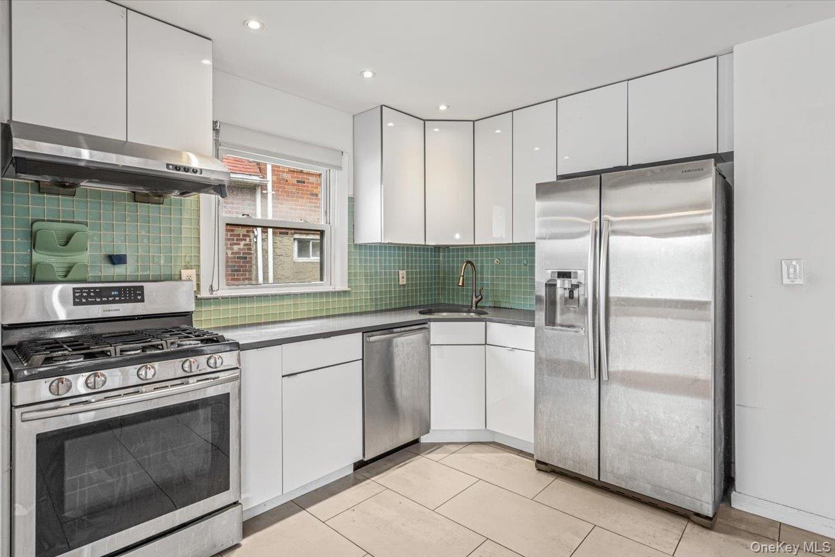 68-07 Little Neck Pkwy Parkway, Glen Oaks, NY 11004