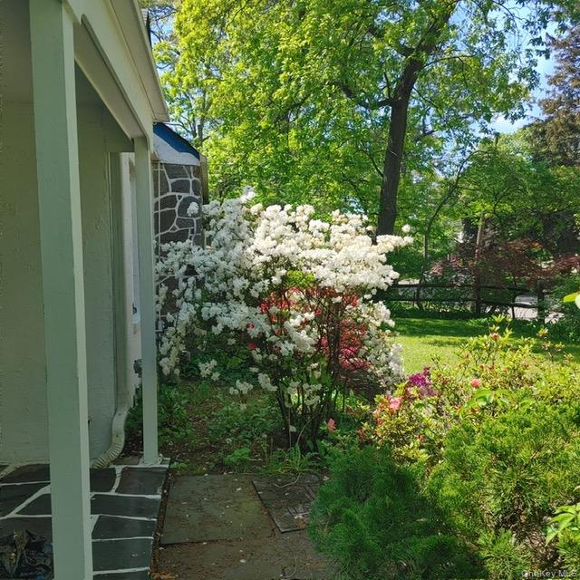 163 Scarcliffe Drive, Malverne, NY 11565