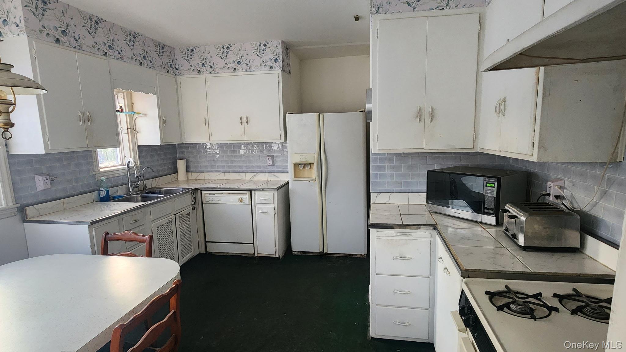 163 Scarcliffe Drive, Malverne, NY 11565