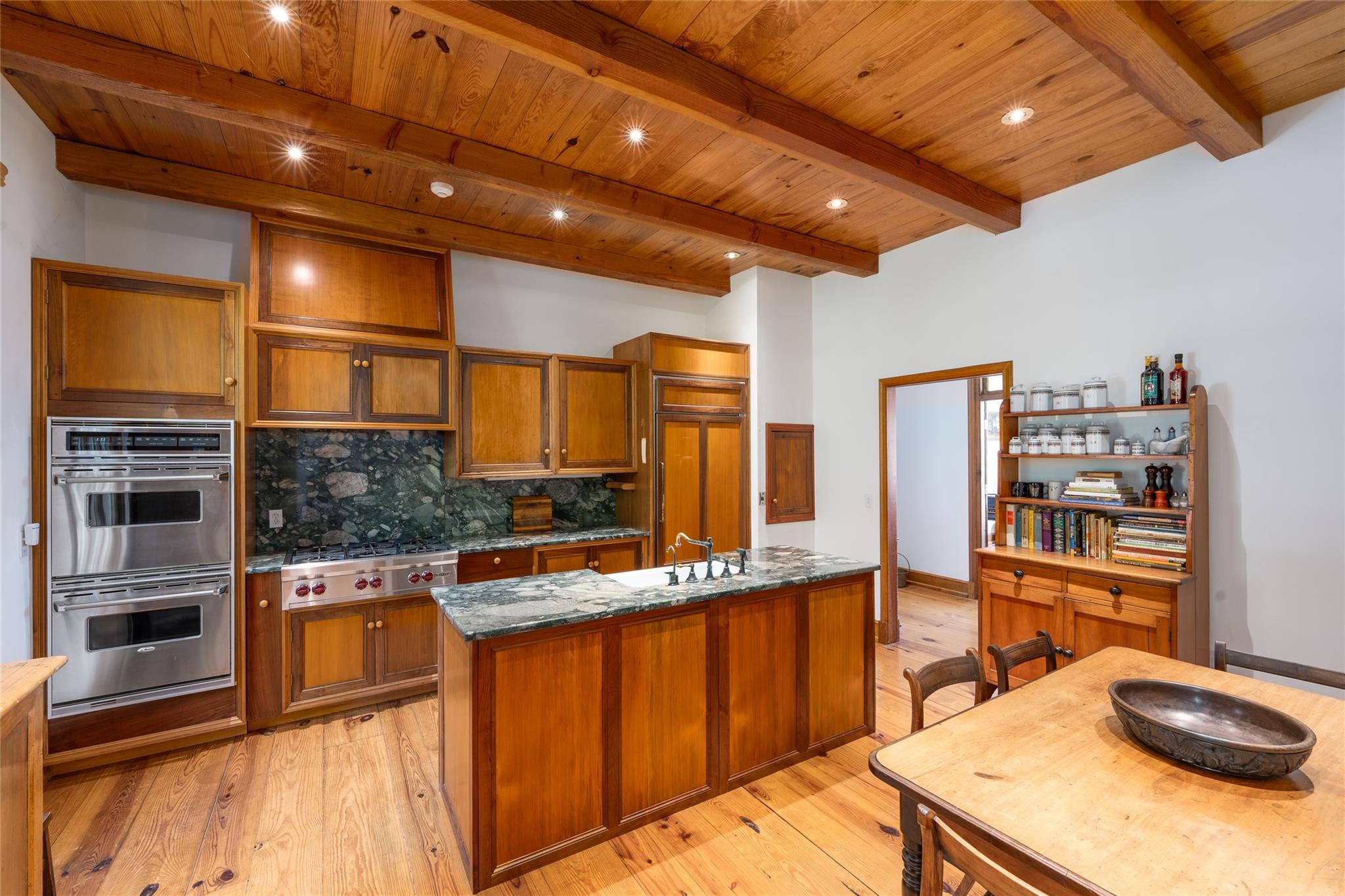 215 Hillcrest Drive N, Orient, NY 11957