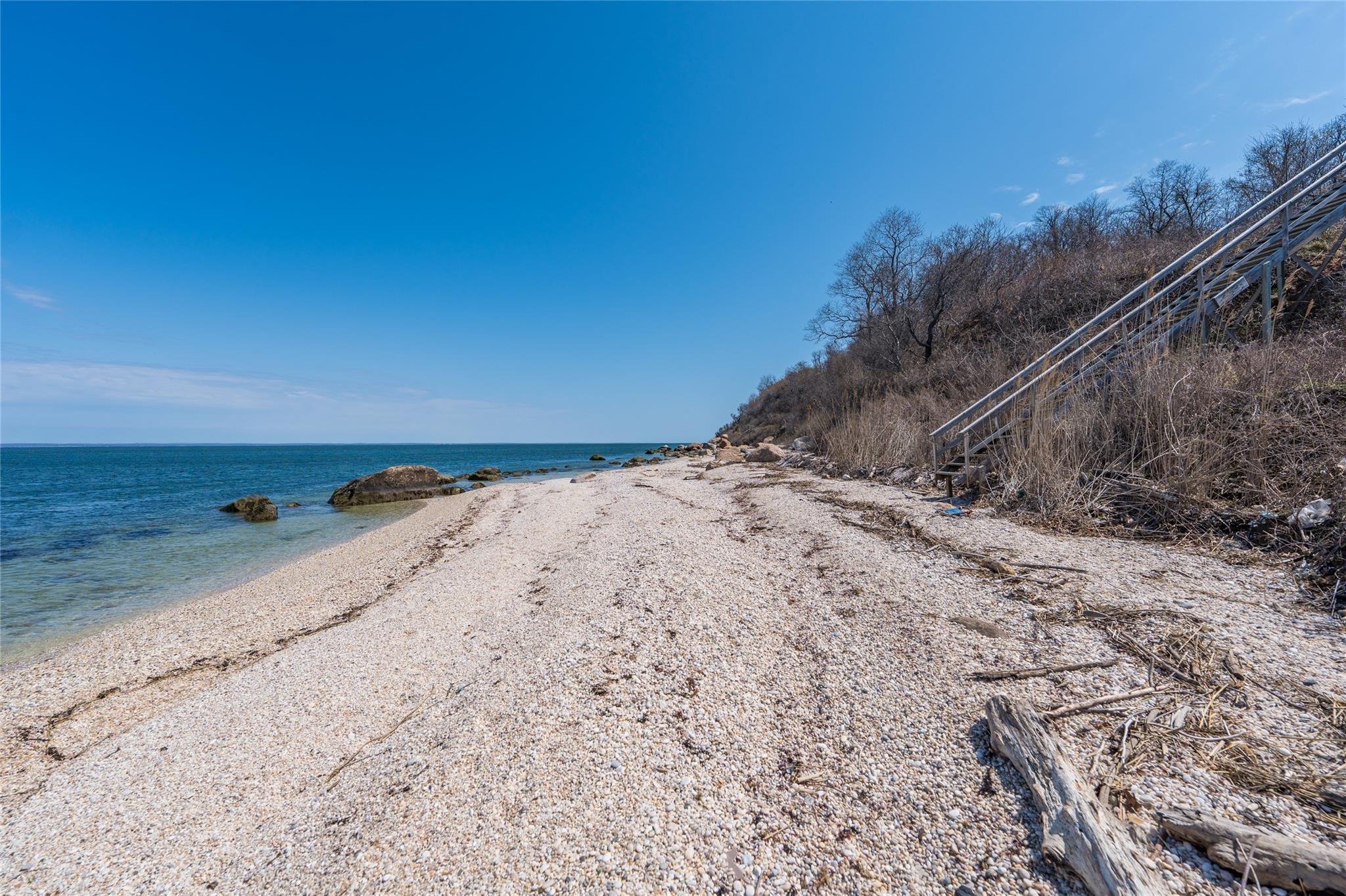 215 Hillcrest Drive N, Orient, NY 11957