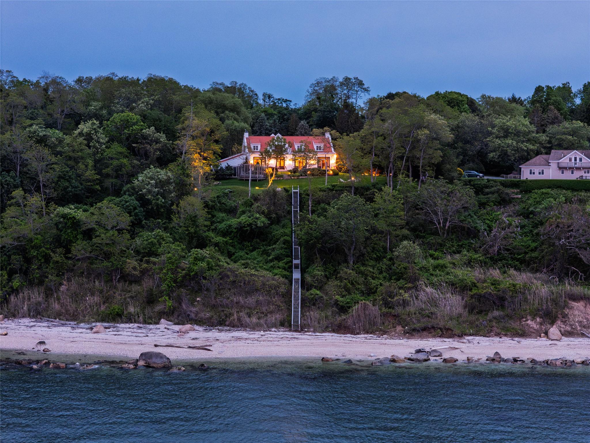 215 Hillcrest Drive N, Orient, NY 11957