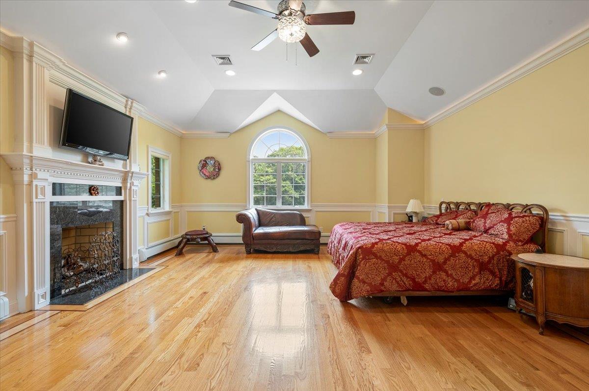 135 Millet Street N, Dix Hills, NY 11746