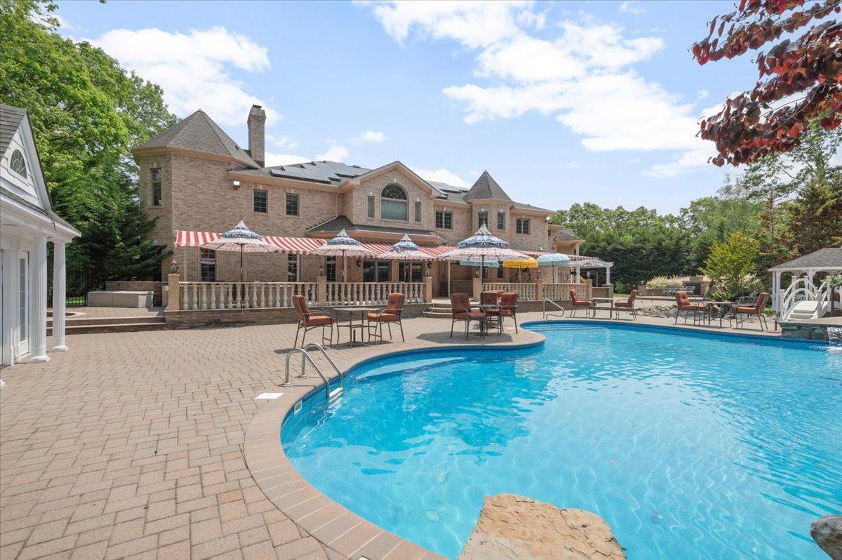 135 Millet Street N, Dix Hills, NY 11746