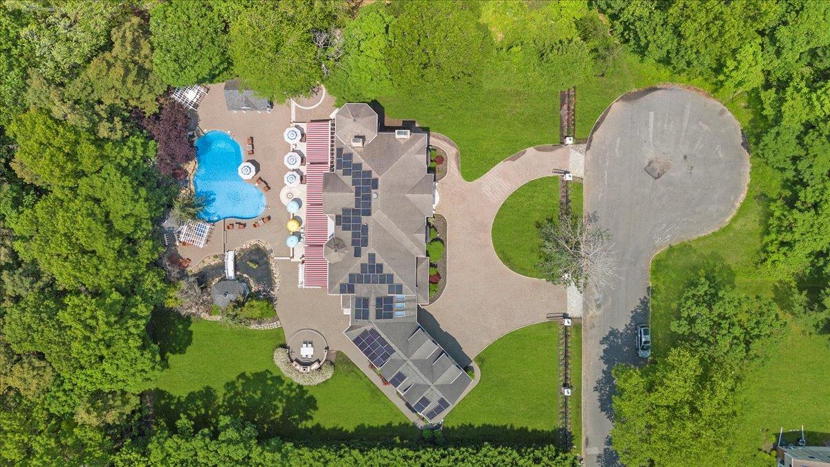 135 Millet Street N, Dix Hills, NY 11746