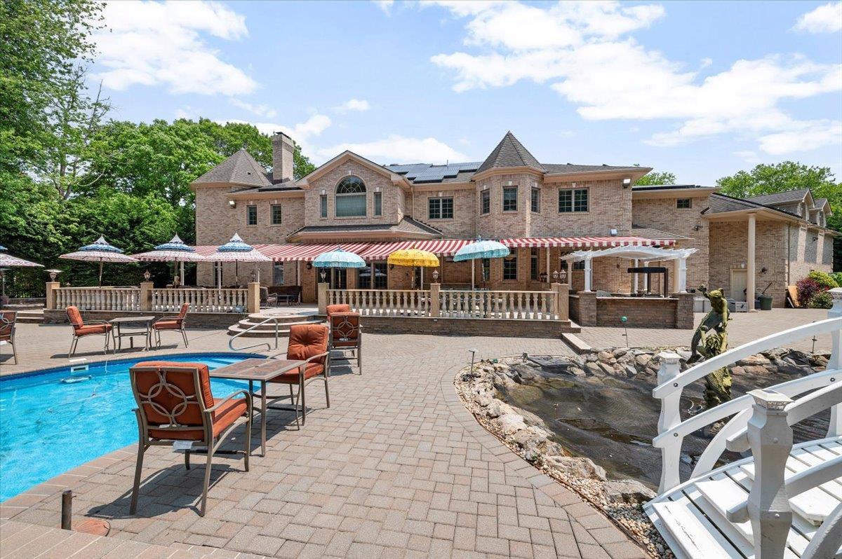 135 Millet Street N, Dix Hills, NY 11746