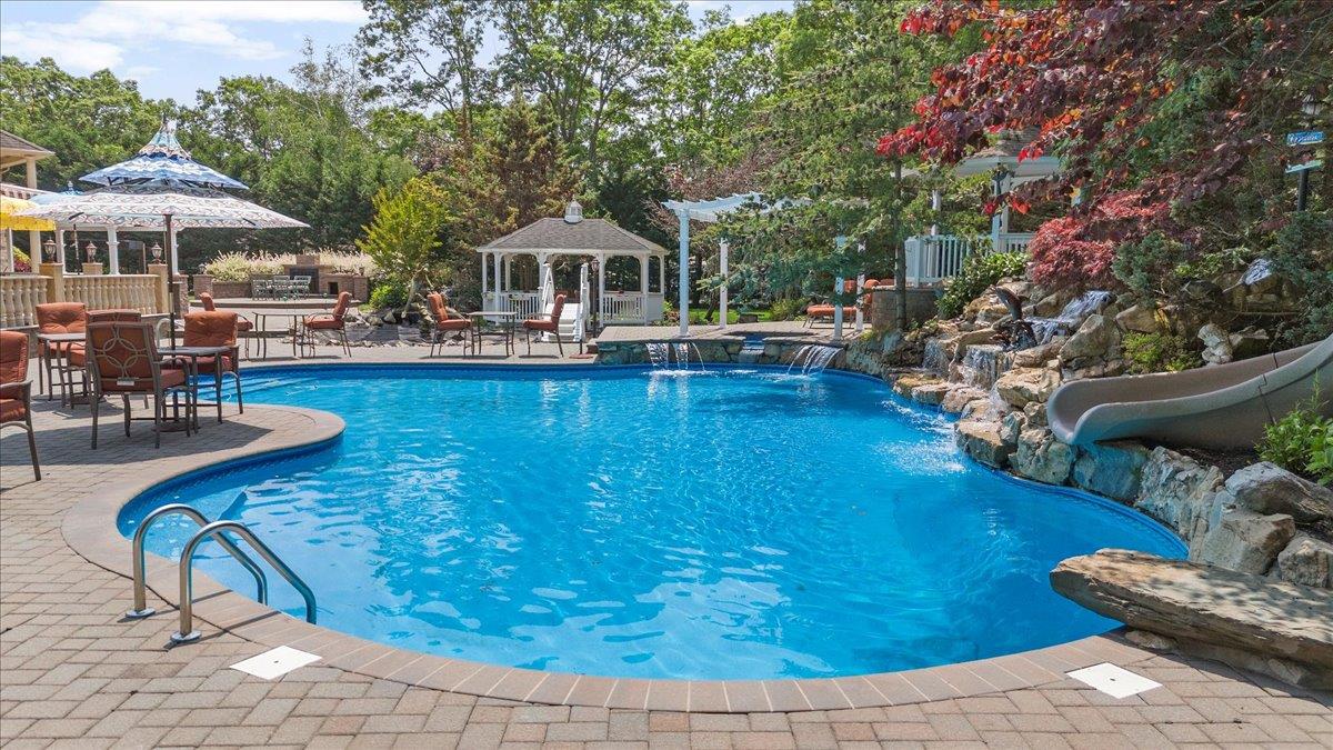 135 Millet Street N, Dix Hills, NY 11746