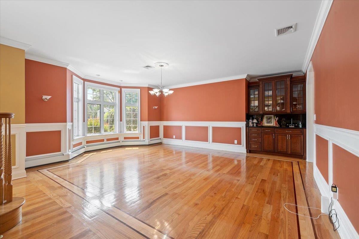 135 Millet Street N, Dix Hills, NY 11746