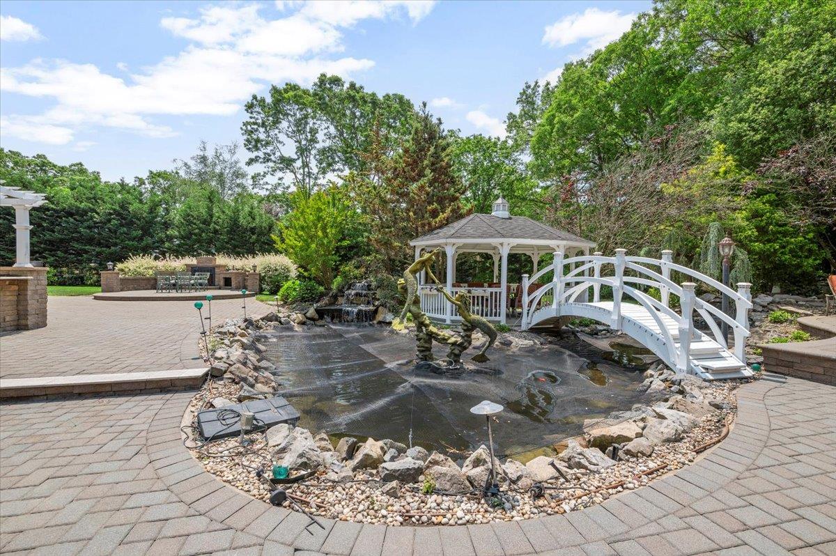 135 Millet Street N, Dix Hills, NY 11746