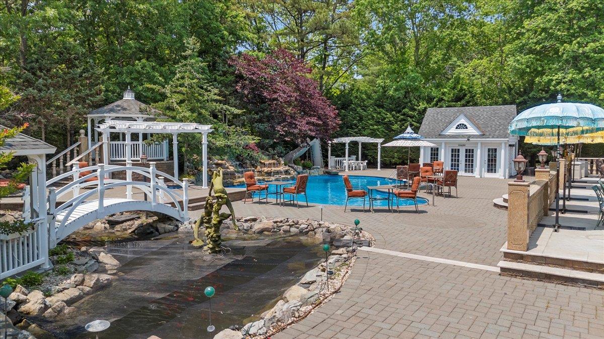 135 Millet Street N, Dix Hills, NY 11746