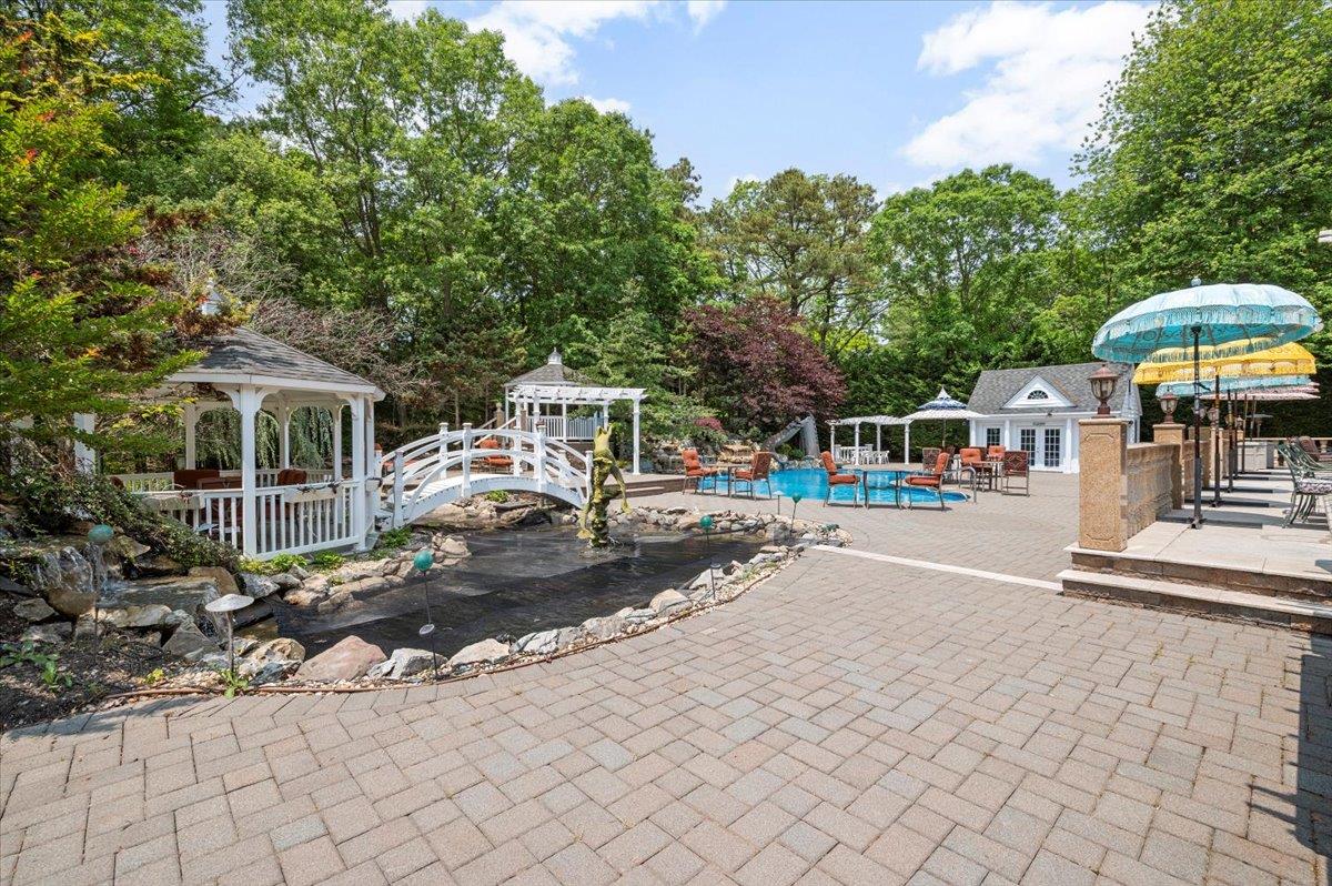 135 Millet Street N, Dix Hills, NY 11746