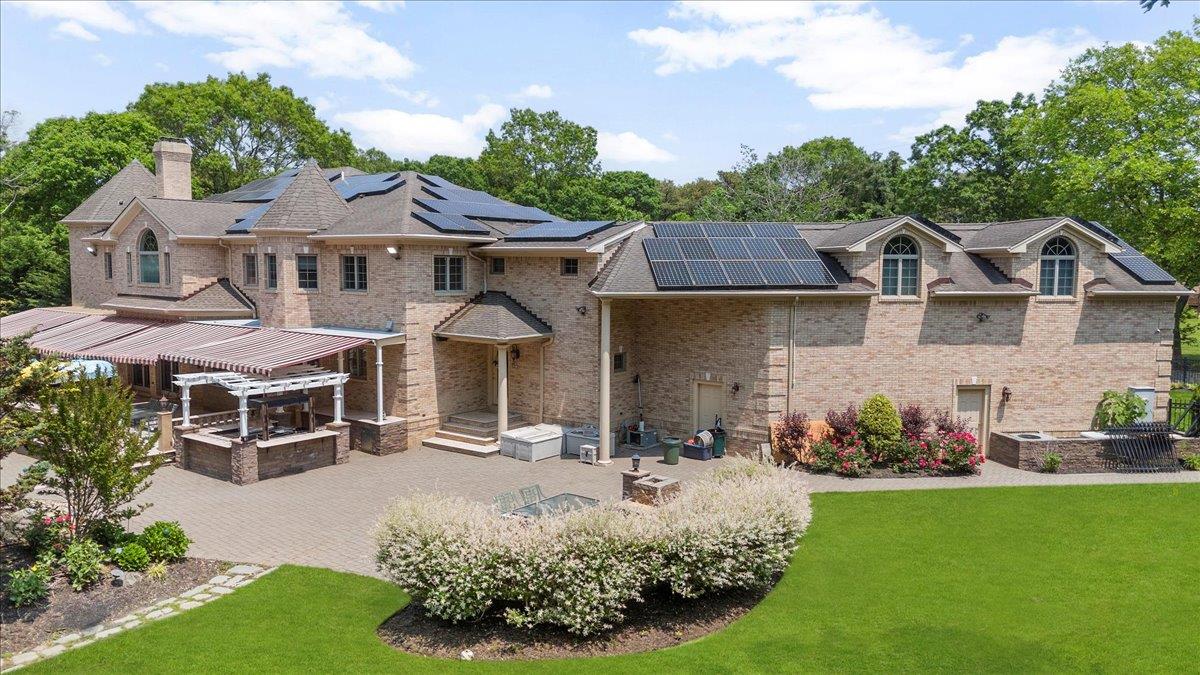 135 Millet Street N, Dix Hills, NY 11746