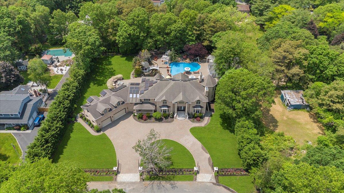 135 Millet Street N, Dix Hills, NY 11746