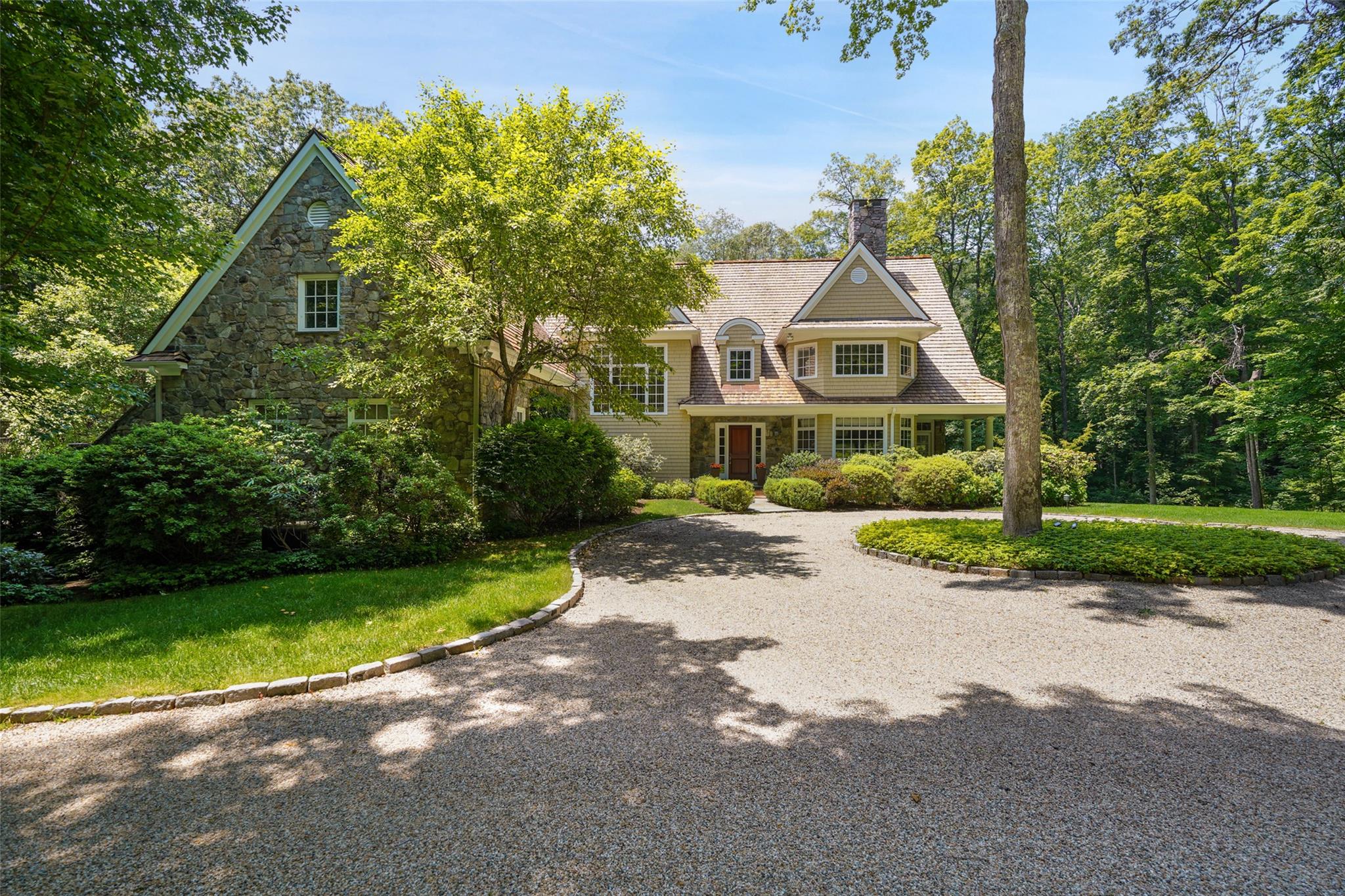 28 Stone Paddock Place, Bedford, NY 10506