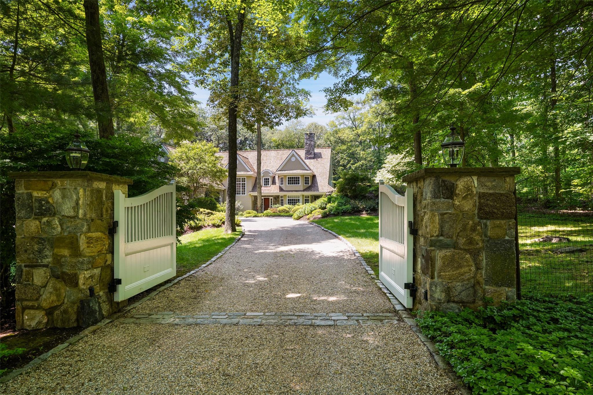 28 Stone Paddock Place, Bedford, NY 10506