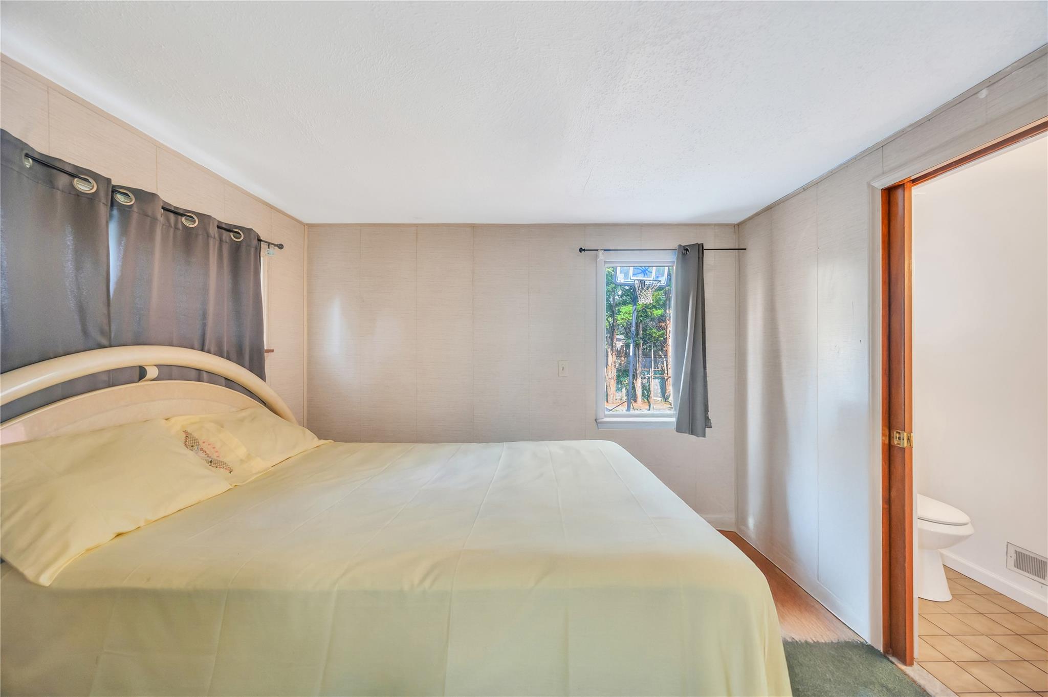 224 Oakland Avenue, Deer Park, NY 11729