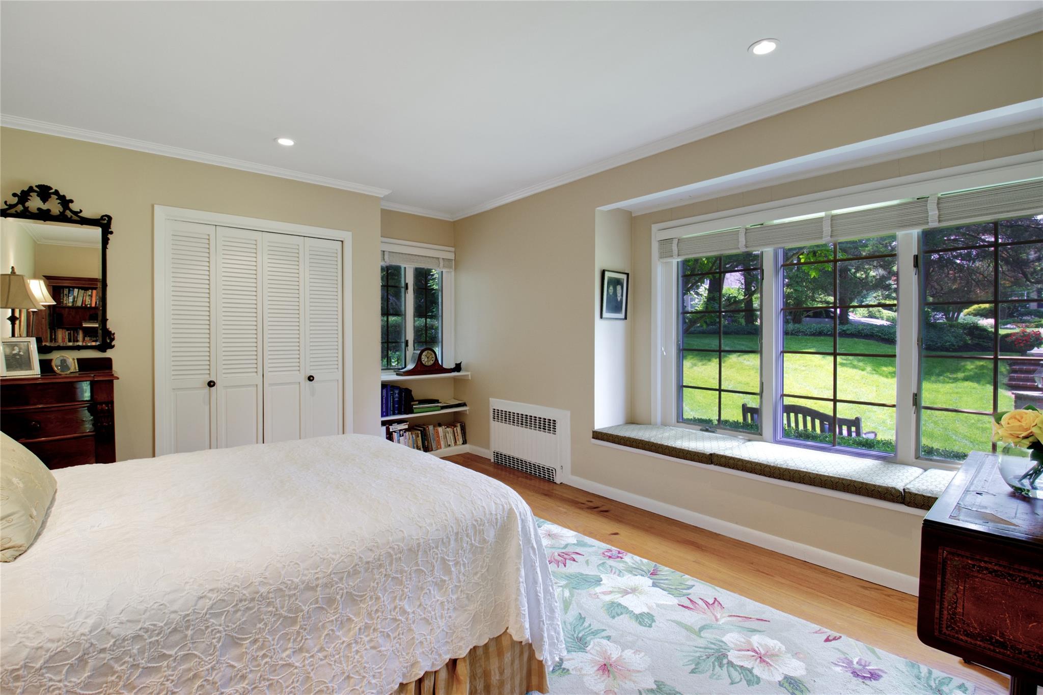 100 Gristmill Lane, Manhasset, NY 11030