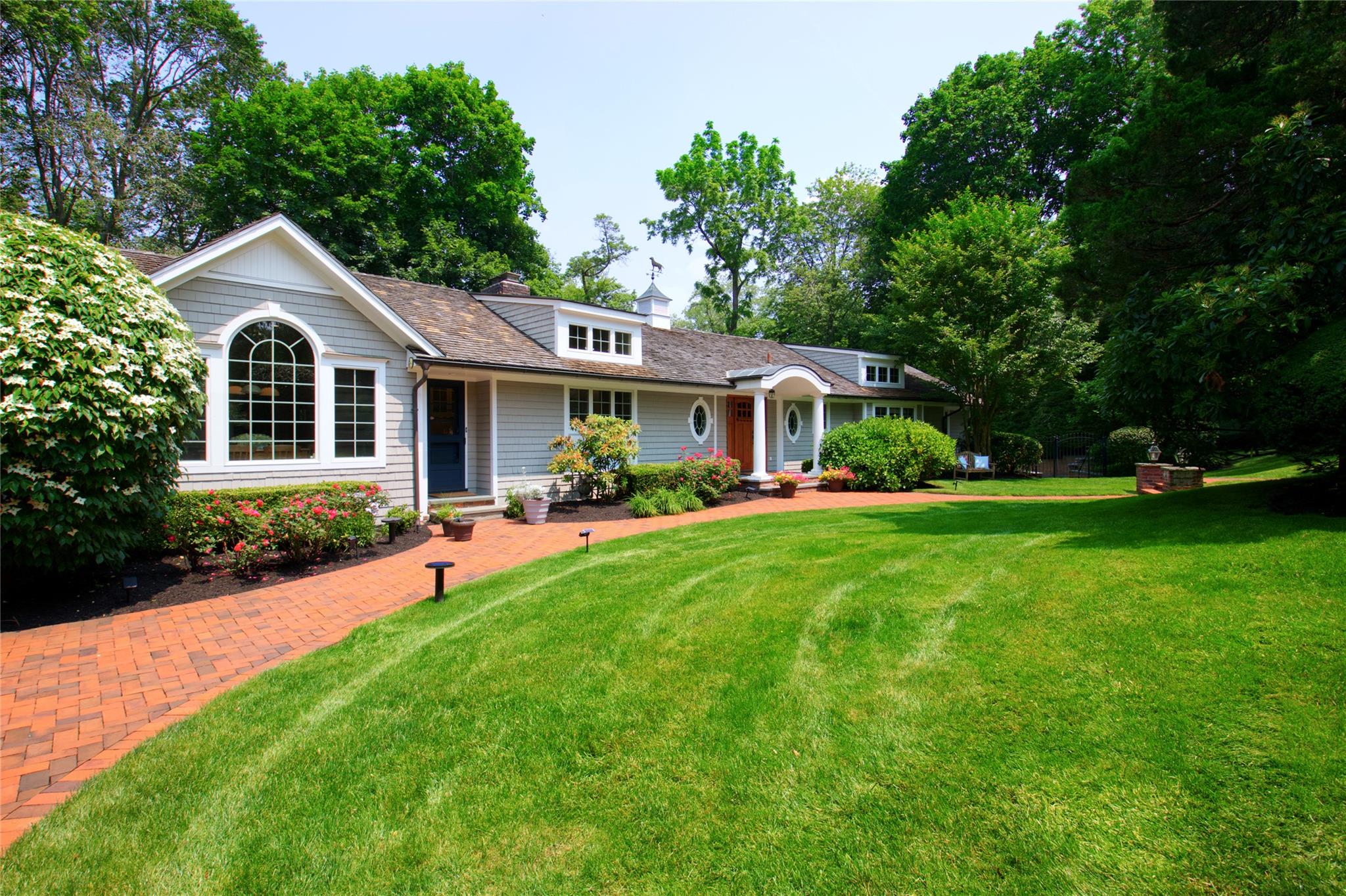 100 Gristmill Lane, Manhasset, NY 11030