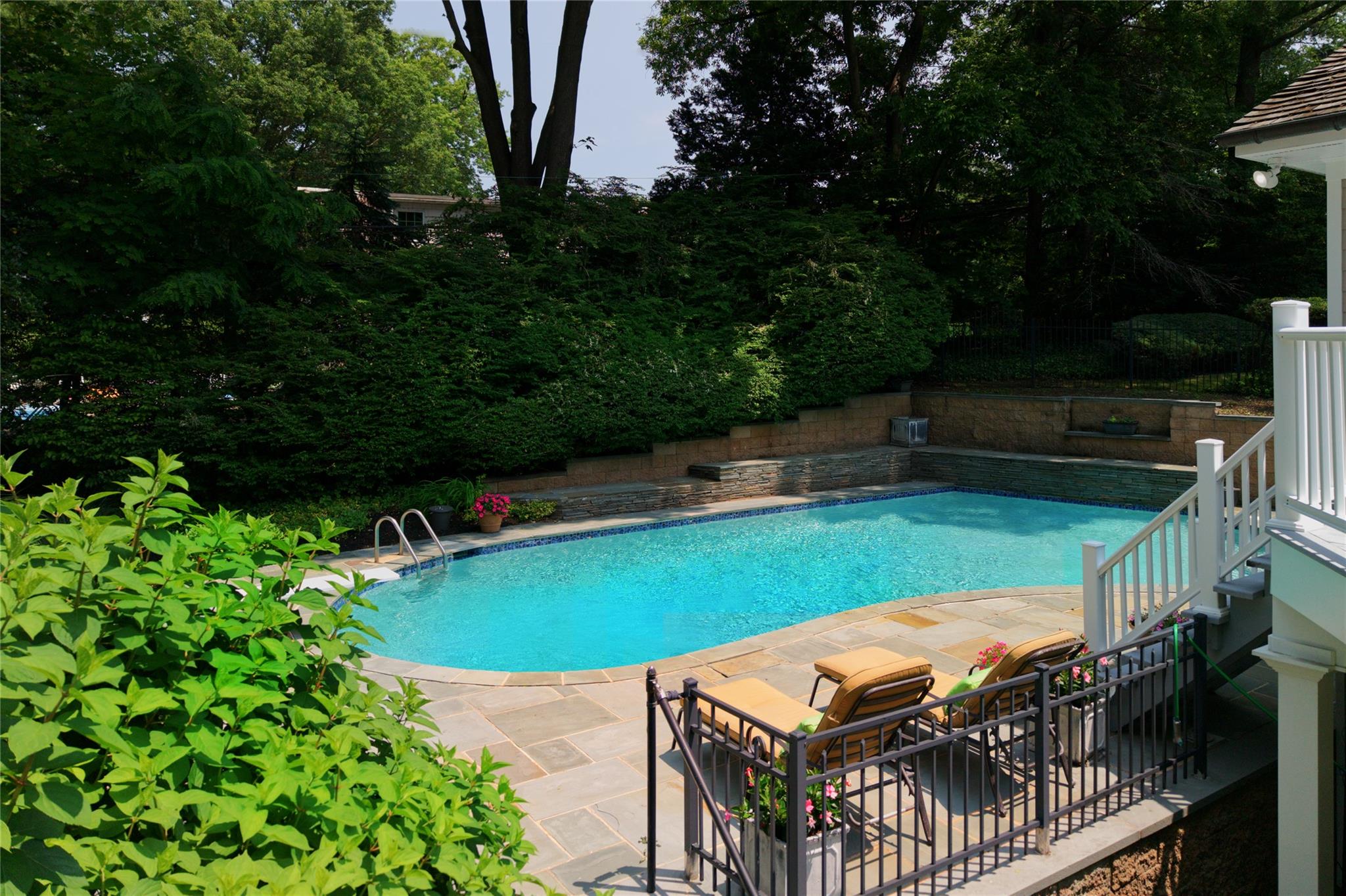 100 Gristmill Lane, Manhasset, NY 11030