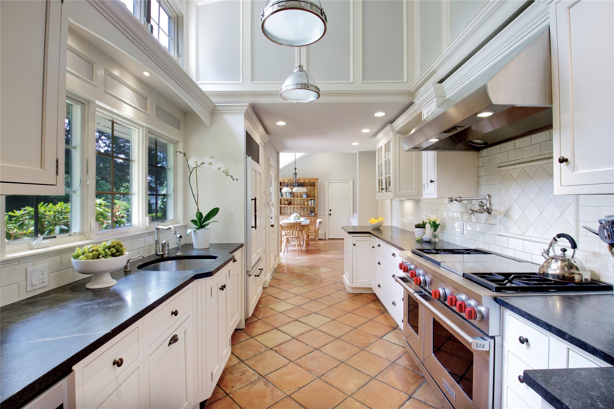 100 Gristmill Lane, Manhasset, NY 11030