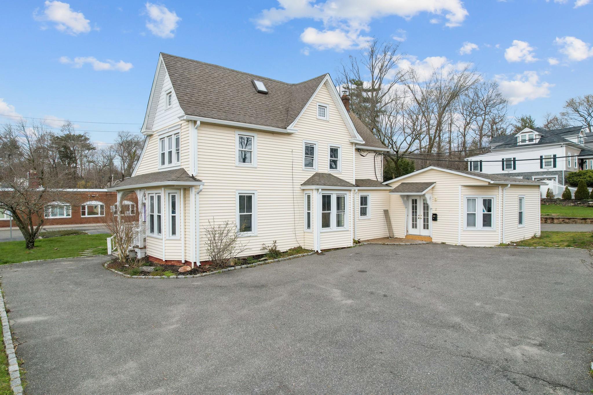 49 Landing Avenue # 1, Smithtown, NY 11787