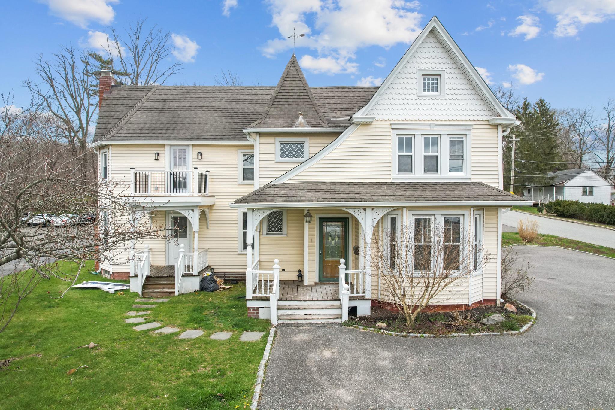 49 Landing Avenue # 1, Smithtown, NY 11787