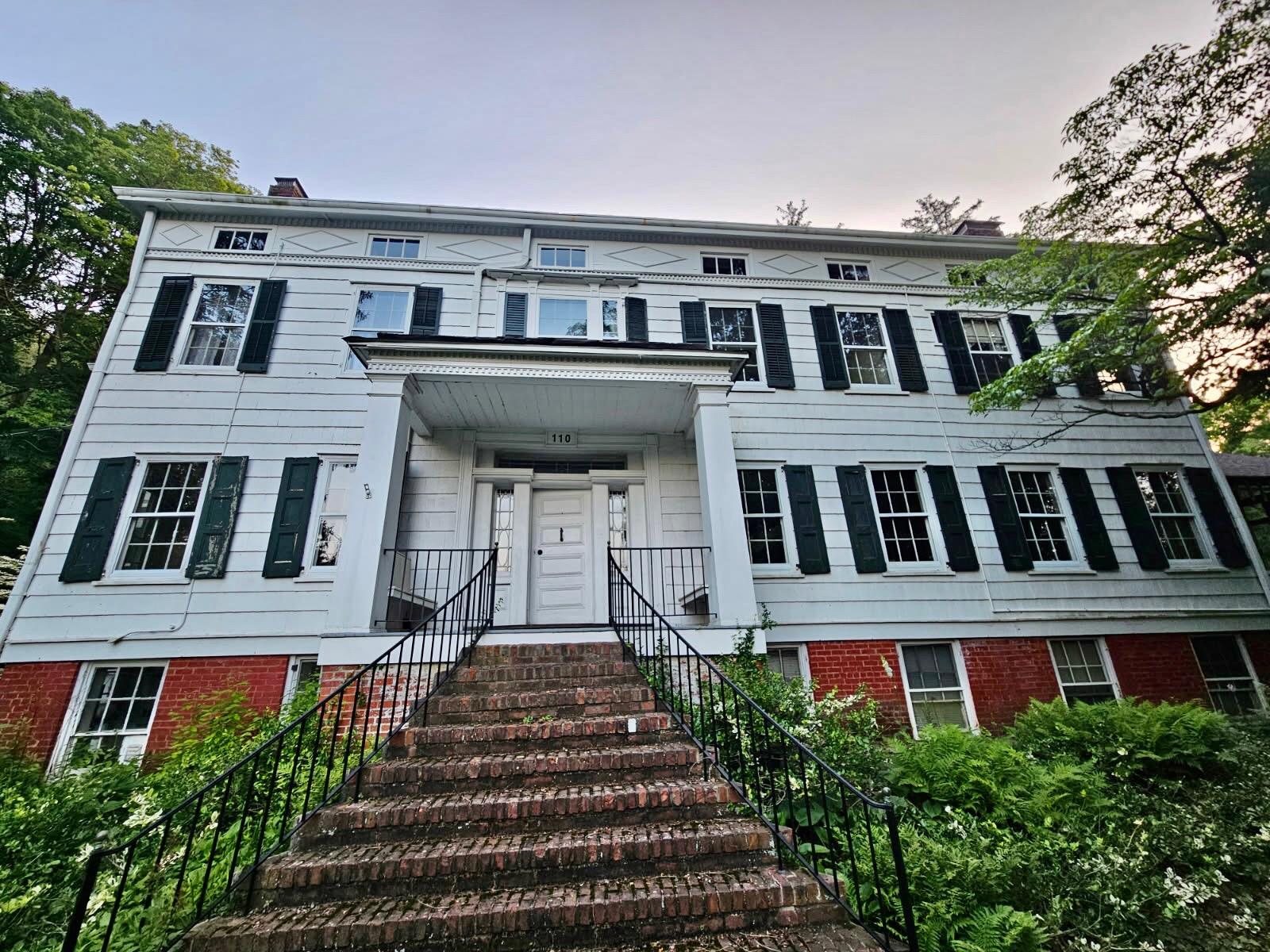 110 Main Street, Roslyn, NY 11576