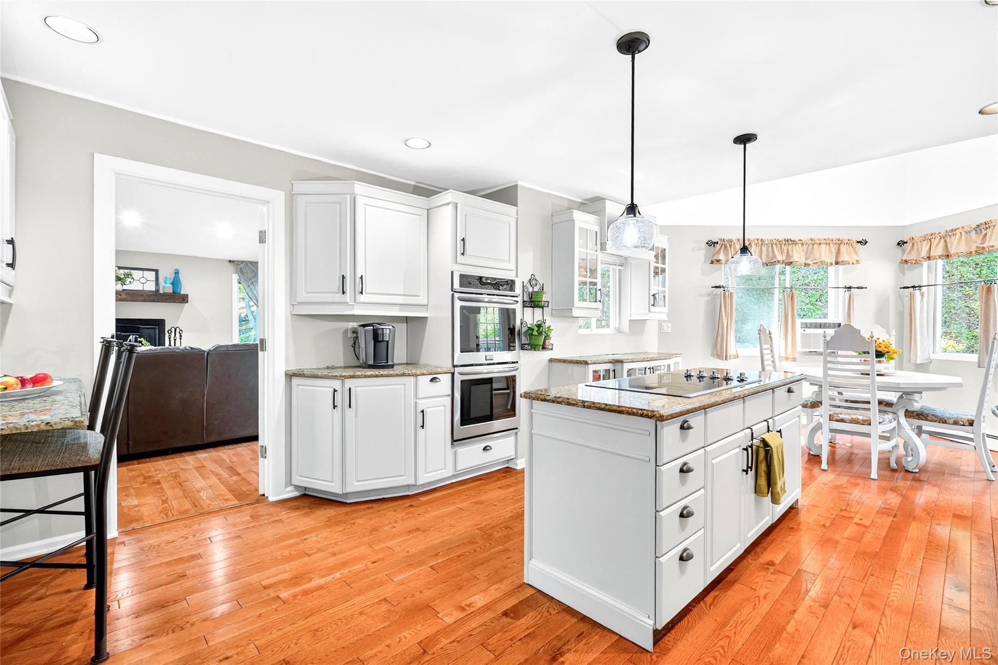 4 S Hill Road, Tomkins Cove, NY 10986