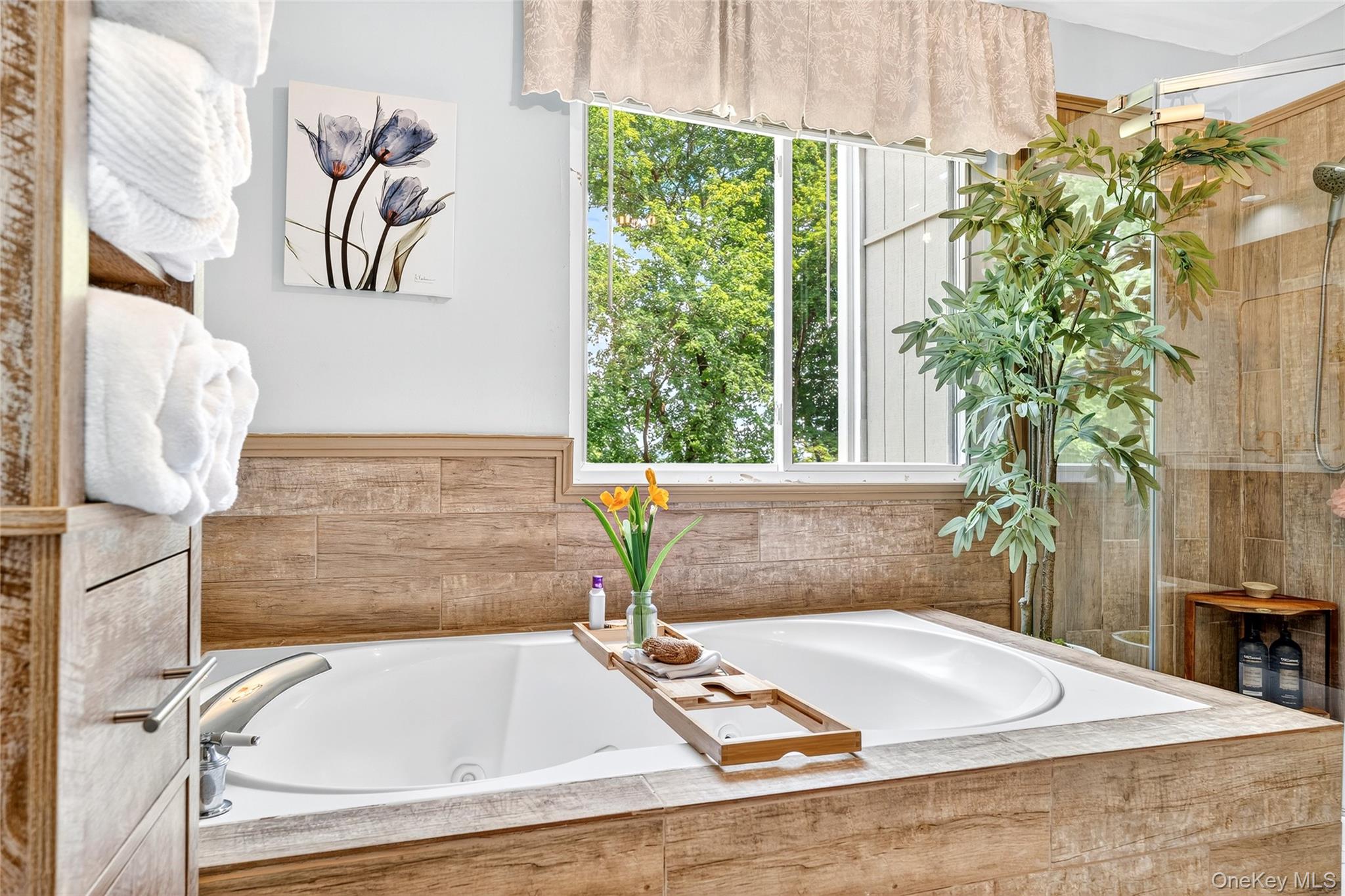 4 S Hill Road, Tomkins Cove, NY 10986