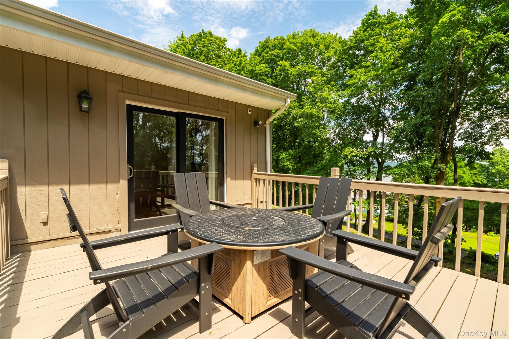 4 S Hill Road, Tomkins Cove, NY 10986