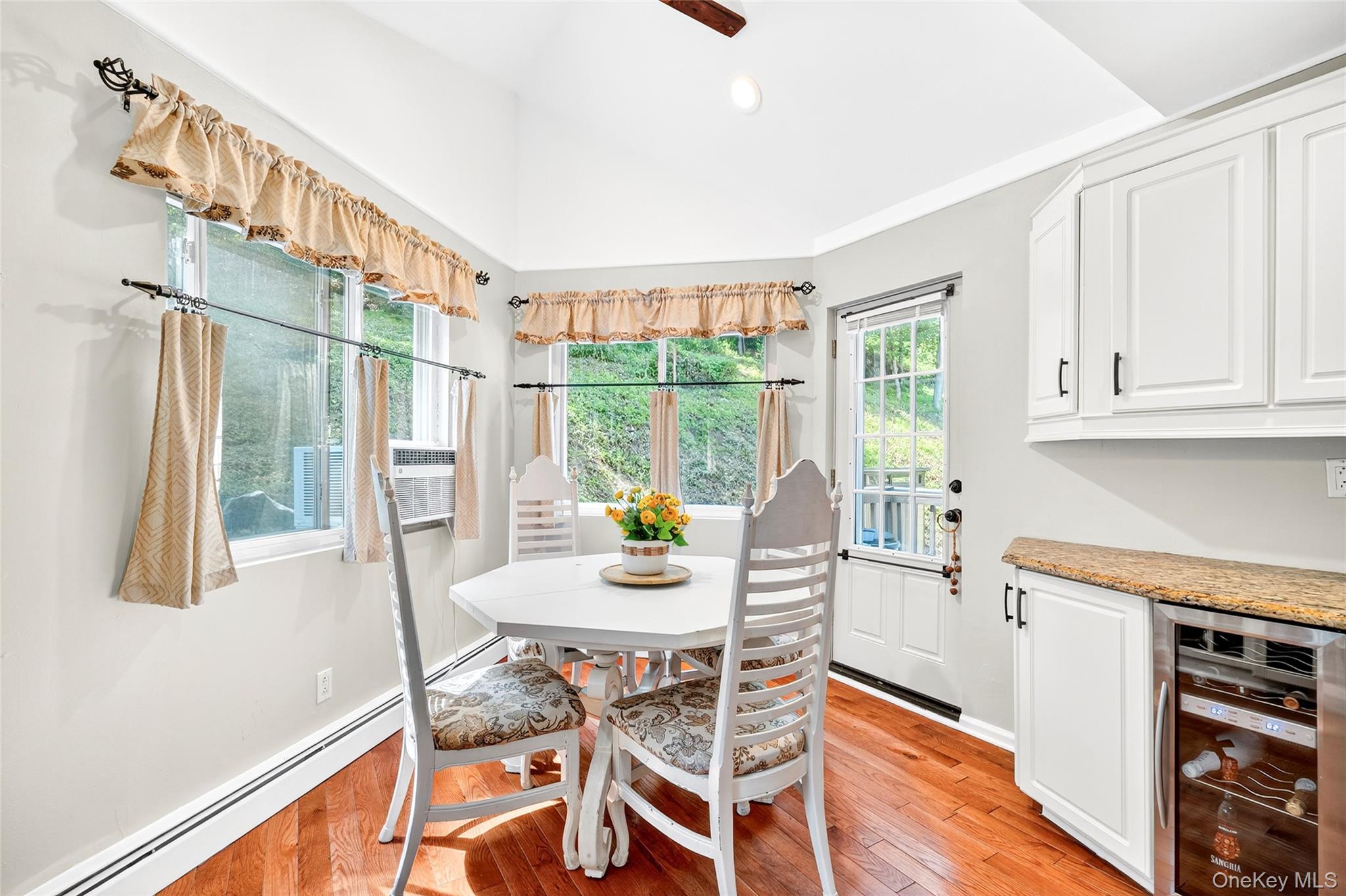 4 S Hill Road, Tomkins Cove, NY 10986