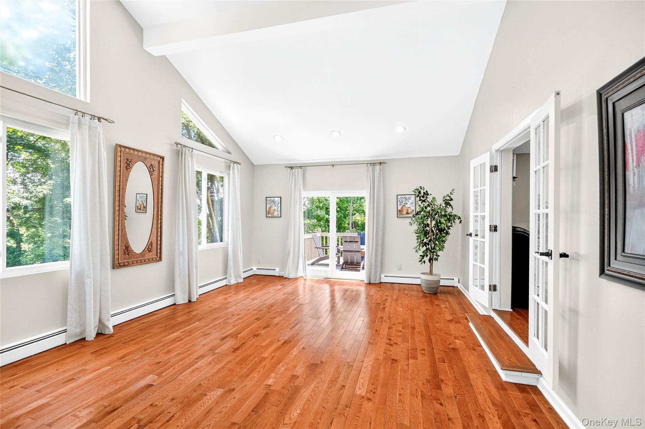 4 S Hill Road, Tomkins Cove, NY 10986