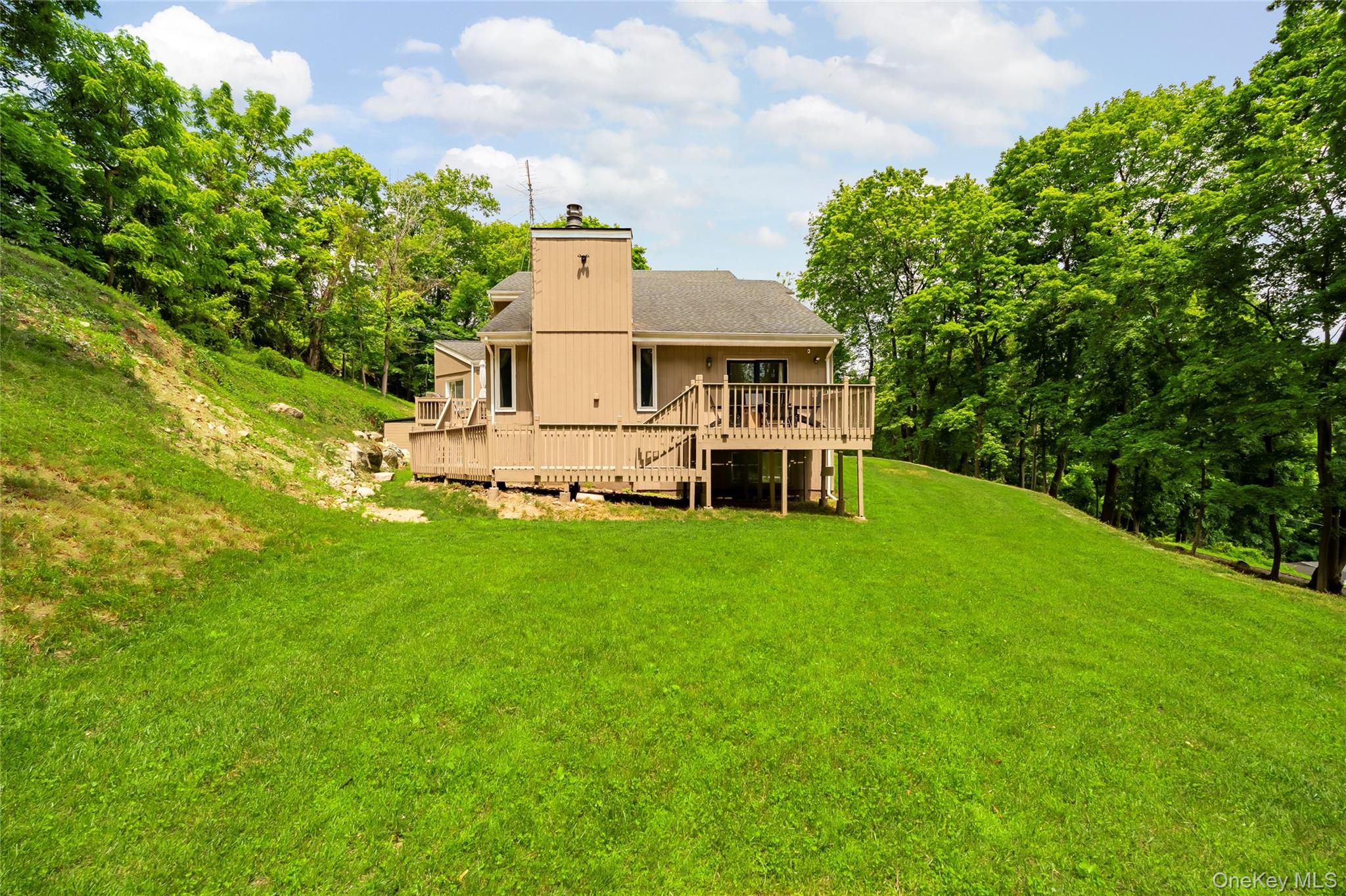 4 S Hill Road, Tomkins Cove, NY 10986