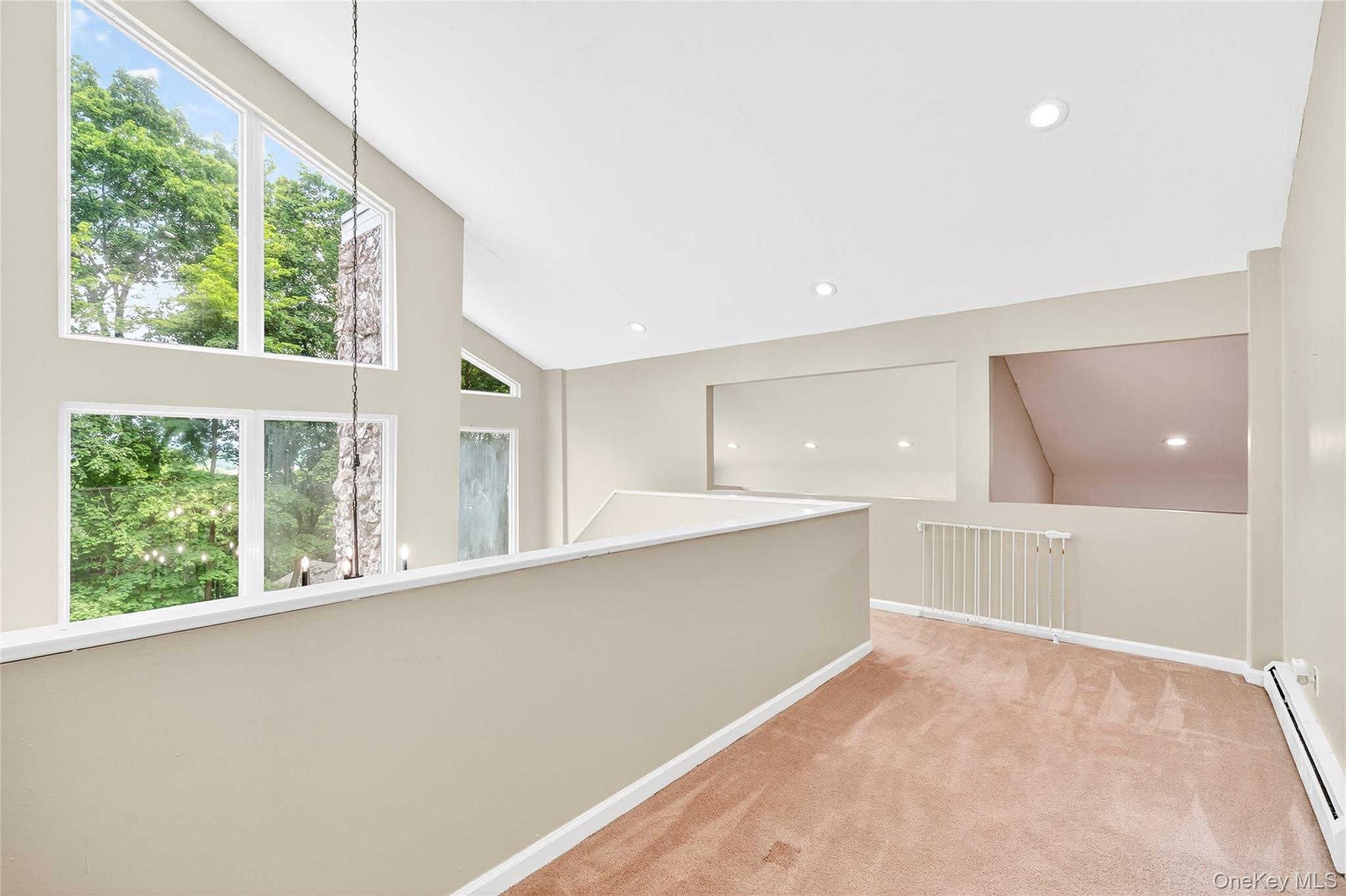 4 S Hill Road, Tomkins Cove, NY 10986