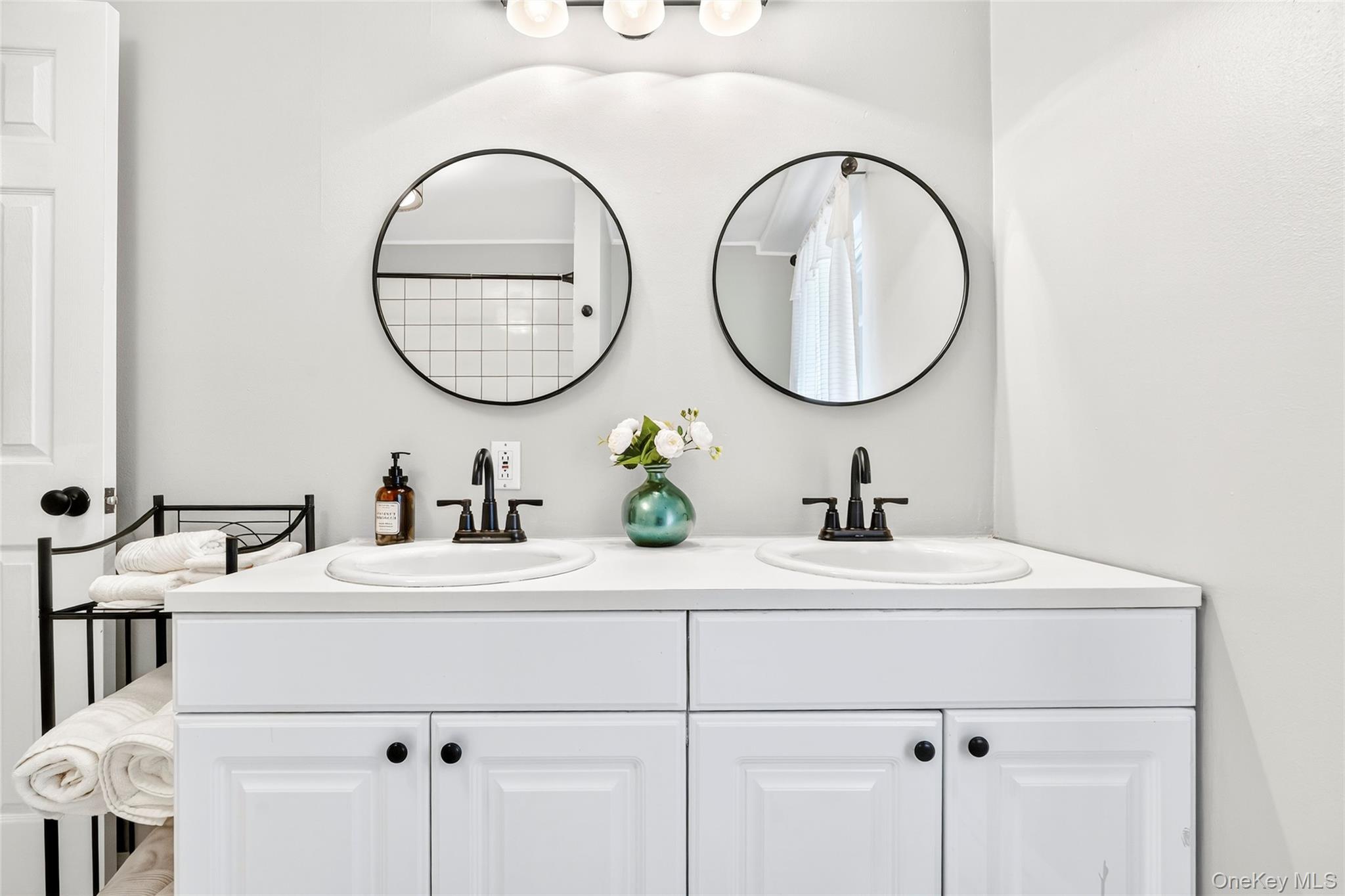 4 S Hill Road, Tomkins Cove, NY 10986