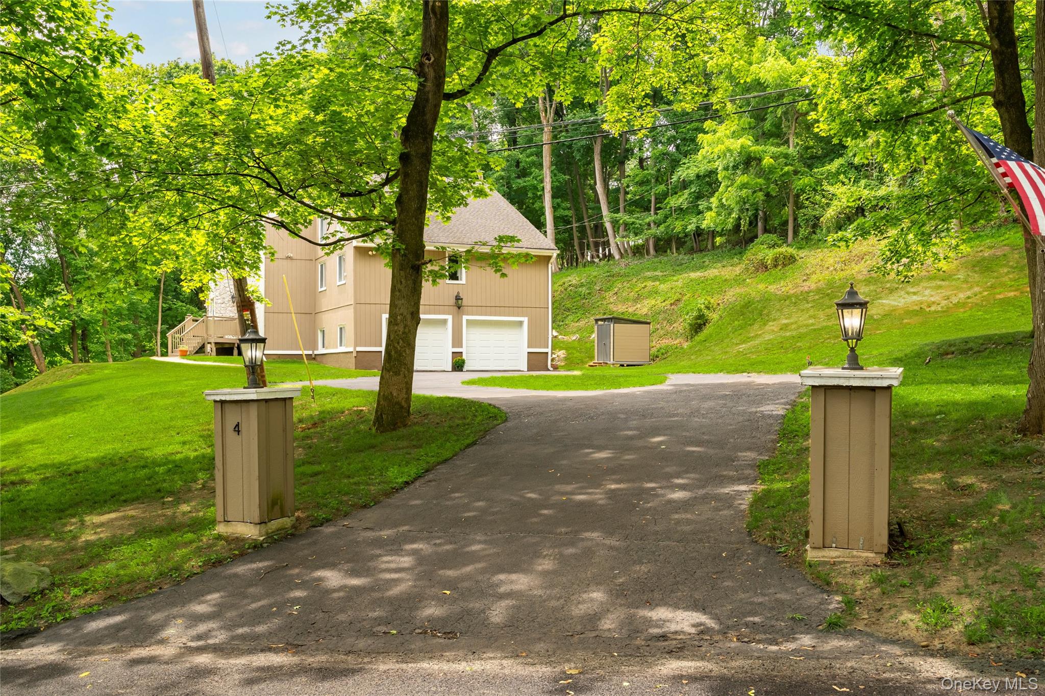 4 S Hill Road, Tomkins Cove, NY 10986