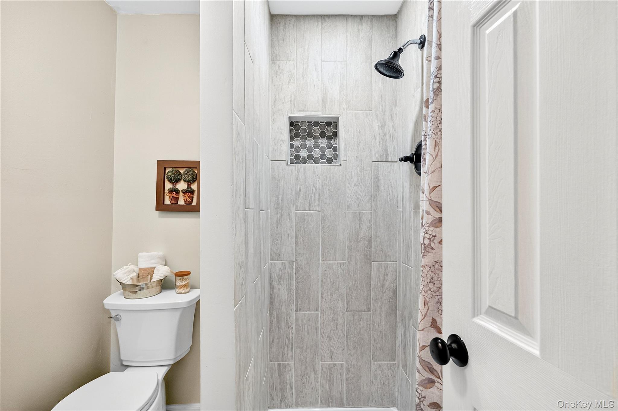 4 S Hill Road, Tomkins Cove, NY 10986