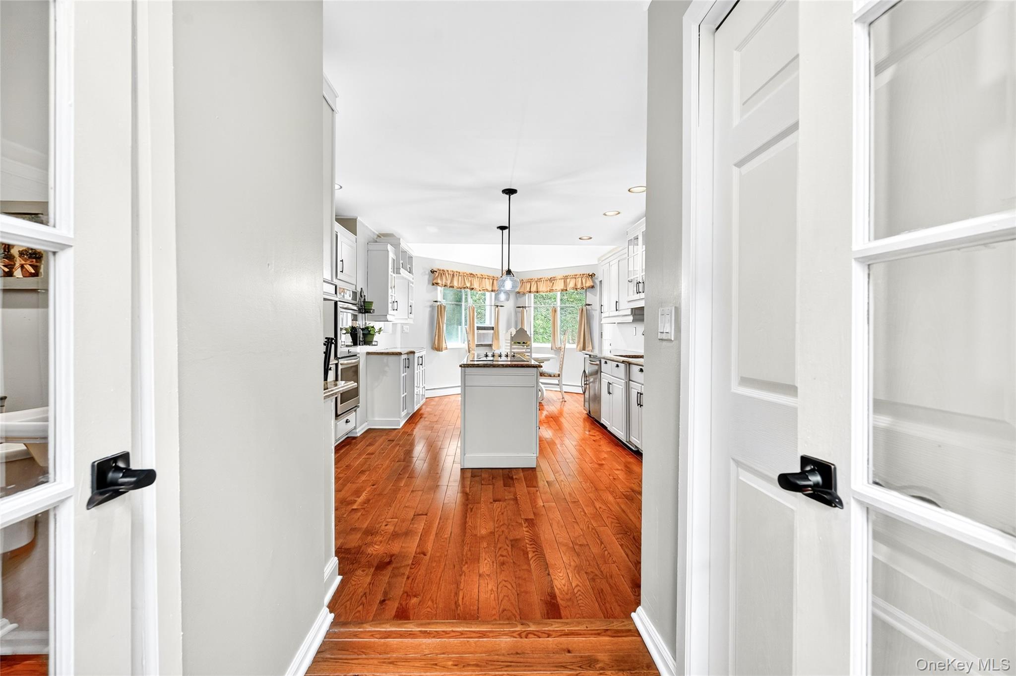 4 S Hill Road, Tomkins Cove, NY 10986