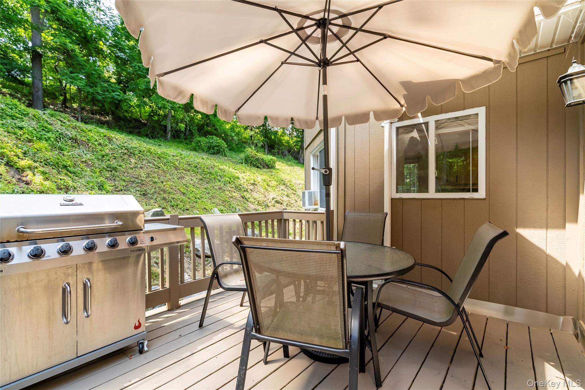 4 S Hill Road, Tomkins Cove, NY 10986