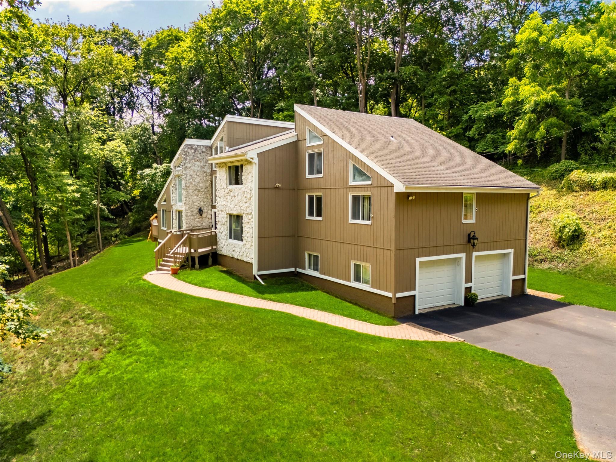 4 S Hill Road, Tomkins Cove, NY 10986