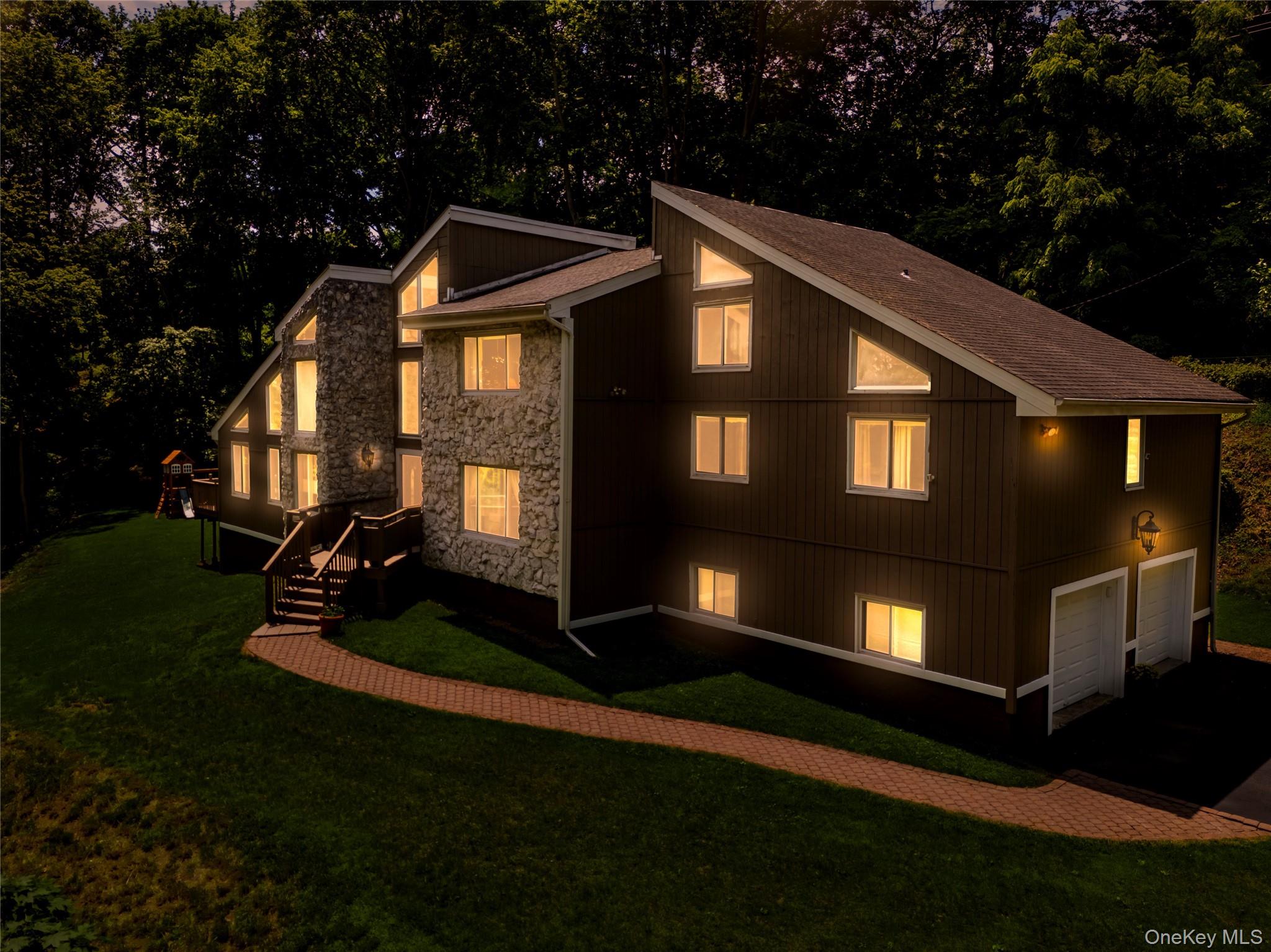 4 S Hill Road, Tomkins Cove, NY 10986