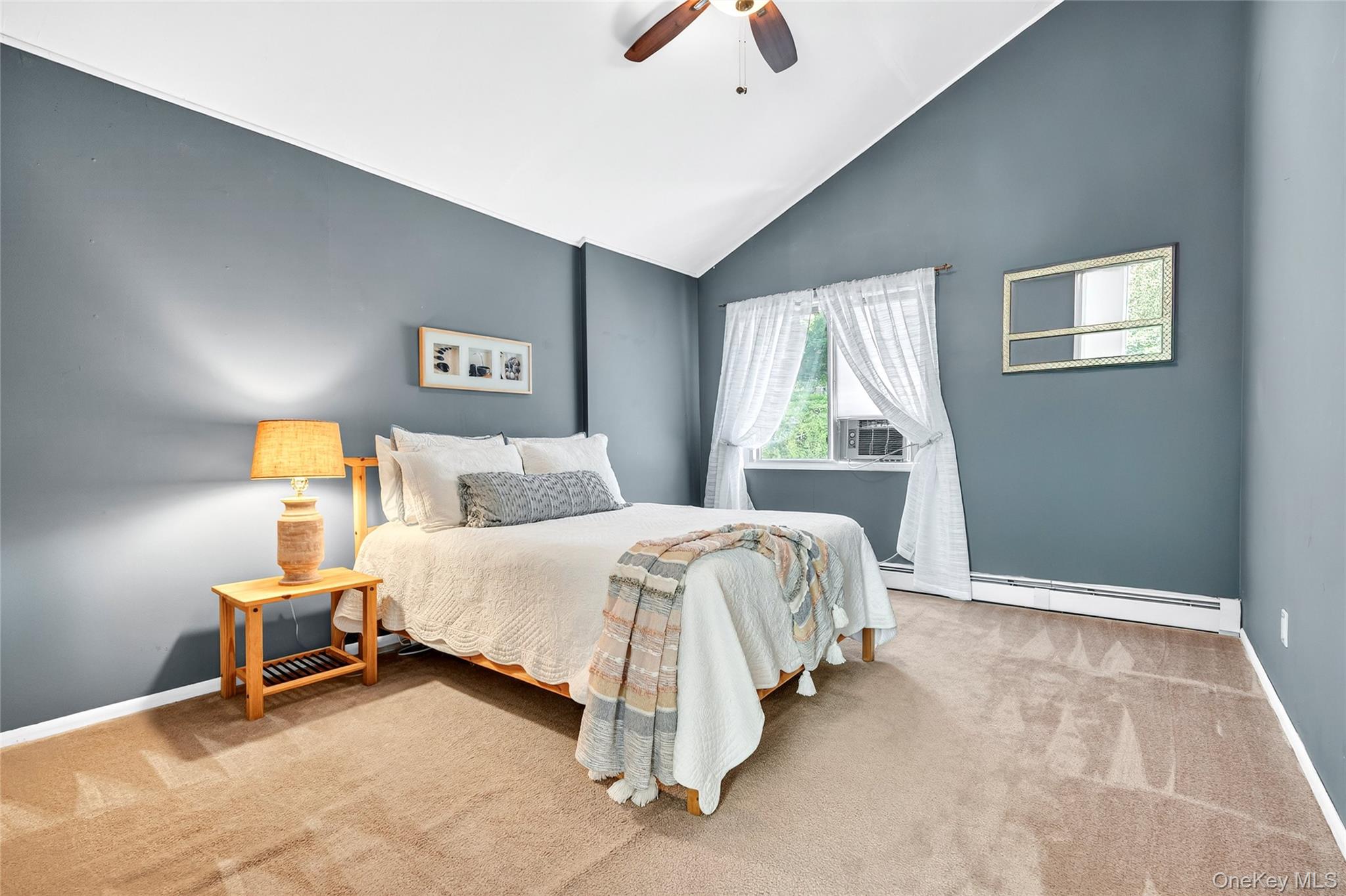 4 S Hill Road, Tomkins Cove, NY 10986