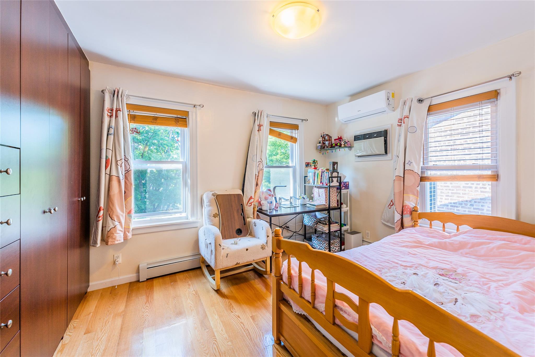 19934 34th Avenue, Flushing, NY 11358