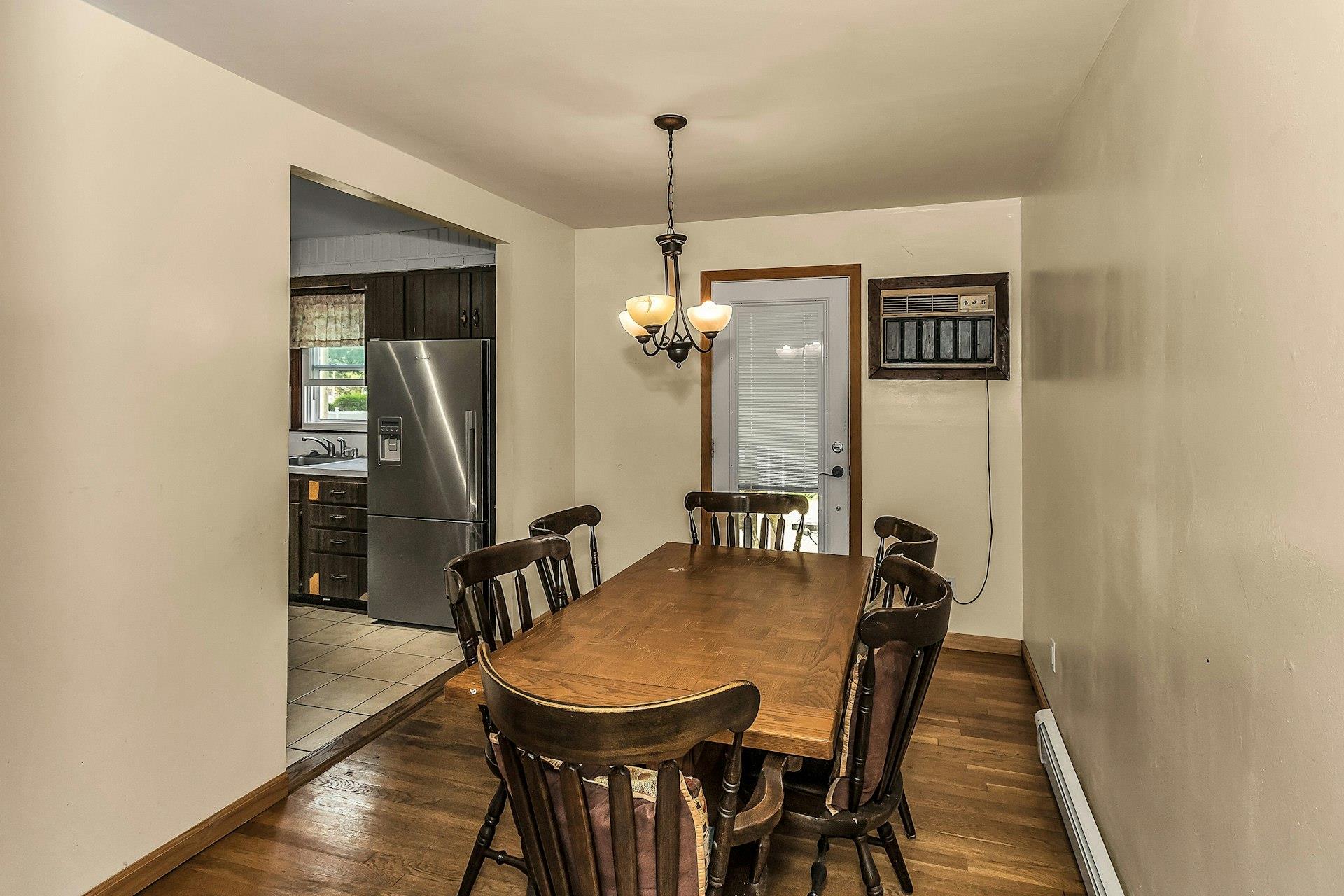 405 N Clinton Avenue, Lindenhurst, NY 11757