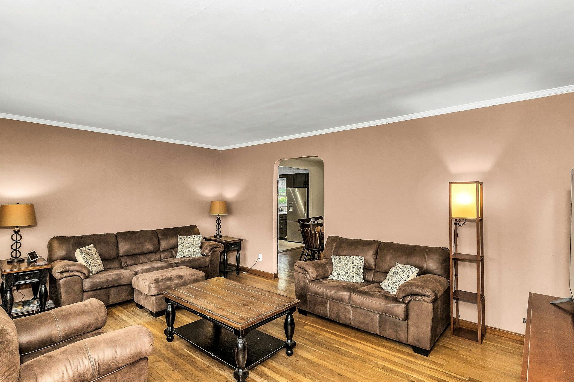 405 N Clinton Avenue, Lindenhurst, NY 11757